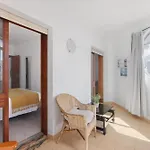 T1 - * Quarteira